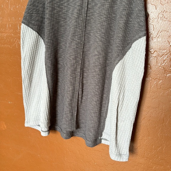 BKE 2-Tone Gray Loose Fitting Ribbed Knit Tank Women’s Medium - Picture 5 of 8